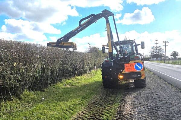 Grounds-Vegetation-Maintenance-High-Reach-Mowing-1-600x398