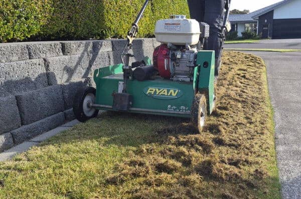 Soil-Aeration-Drainage-Dethatching-600x398 Soil-Aeration-Drainage-Dethatching-600x398